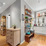 شقة Centrally Located With Balcony برغن
