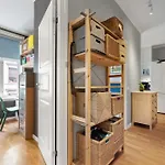 شقة Centrally Located With Balcony