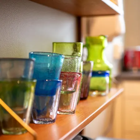 Centrally Located With Balcony Διαμέρισμα