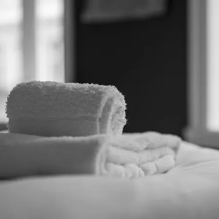 Centrally Located With Balcony برغن