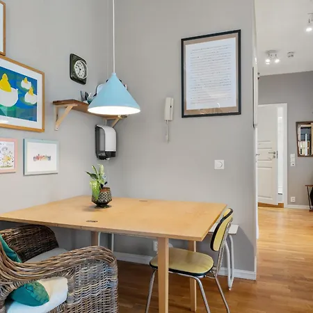 Centrally Located With Balcony * برغن
