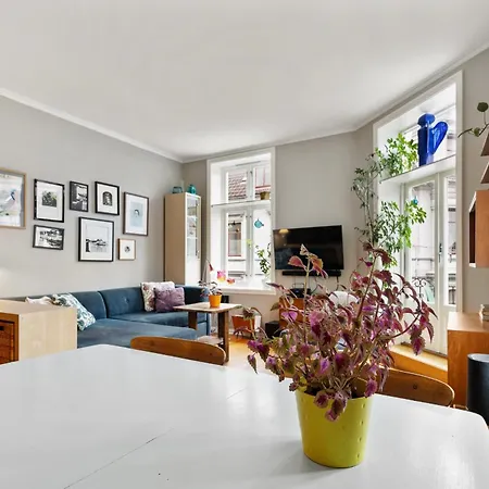Appartement Centrally Located With Balcony