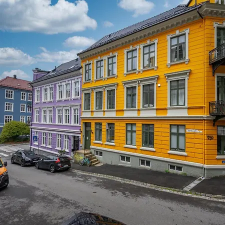 Centrally Located With Balcony Appartement Bergen